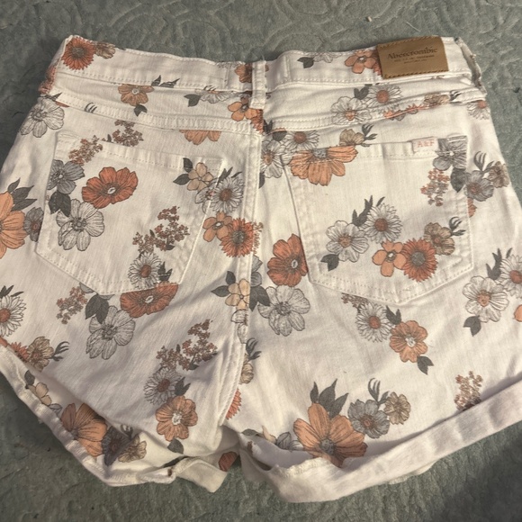 Abercrombie kids cute floral shorts 15/16 - Picture 2 of 2